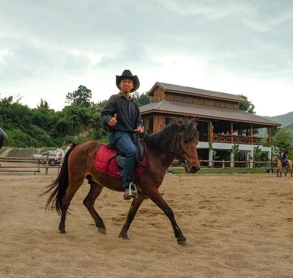 Horse Lesson+Riding+Wat Tonkwen wooden temple.Chiangmai