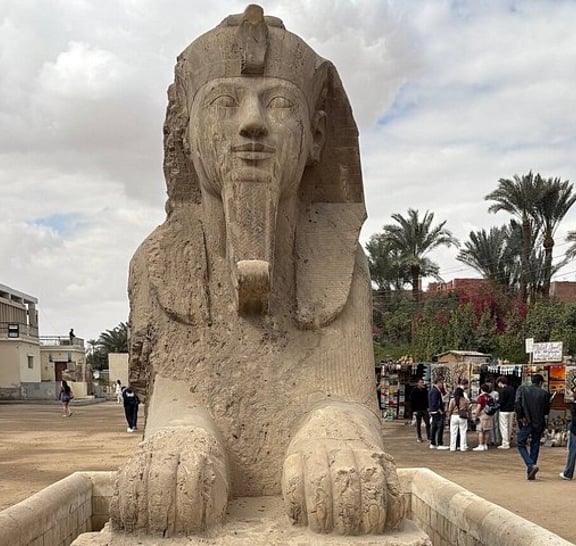 VIP Private Giza Pyramids Sphinx Saqqara and Memphis Tour