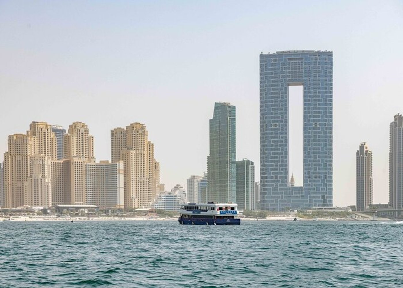 Dubai Marina, luksusowy rejs jachtem, kolacja, program rozrywkowy i otwarty bar - 15