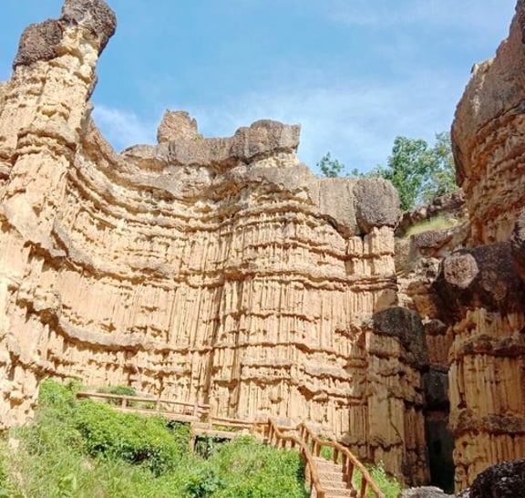 Beautiful trip through Pha Chor Canyon and crafts