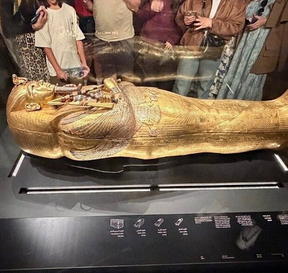VIP Private Giza Pyramids Grand Egyptian Museum Tour with Lunch