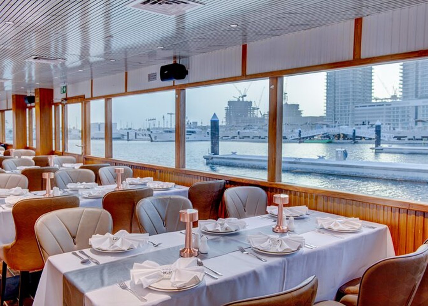 Dubai Marina, luksusowy rejs jachtem, kolacja, program rozrywkowy i otwarty bar - 7