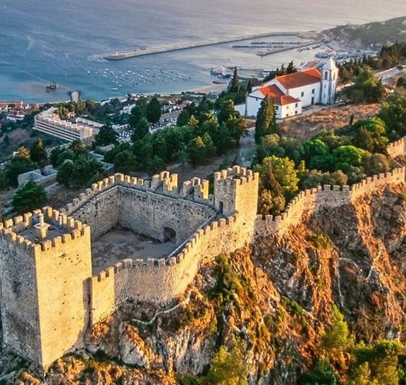 From Lisbon: Arrábida & Sesimbra Private Day Trip – Wine & Nature