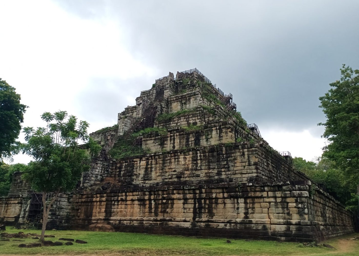 Private One Day Trip-Pyramid Temple Koh Ker and Beng Mealea - 11