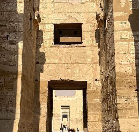 Luxor Day Tour: Habu Temple, Nobles Tombs, Deir El Madina And Dendera Temple