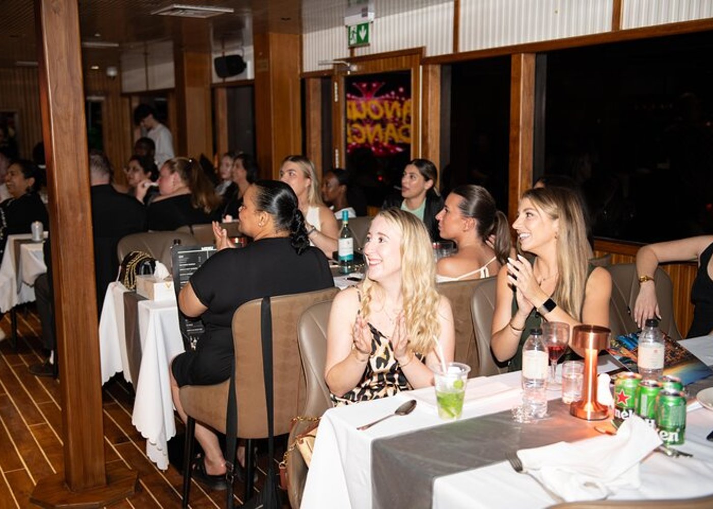 Dubai Marina, luksusowy rejs jachtem, kolacja, program rozrywkowy i otwarty bar - 6