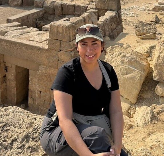 VIP Private Giza Pyramids Sphinx Saqqara and Memphis Tour
