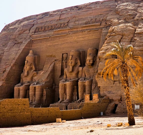 Świątynia Abu Simbel z Asuanu - pojazdem