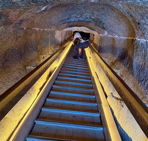 VIP Private Giza Pyramids Sphinx Saqqara and Memphis Tour