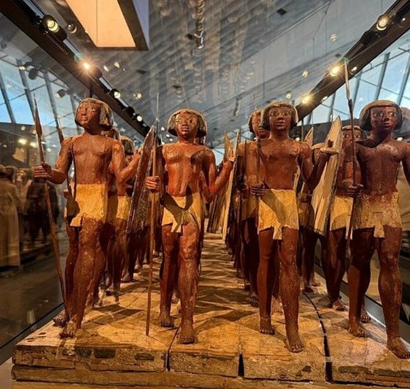 VIP Private Giza Pyramids Grand Egyptian Museum Tour with Lunch