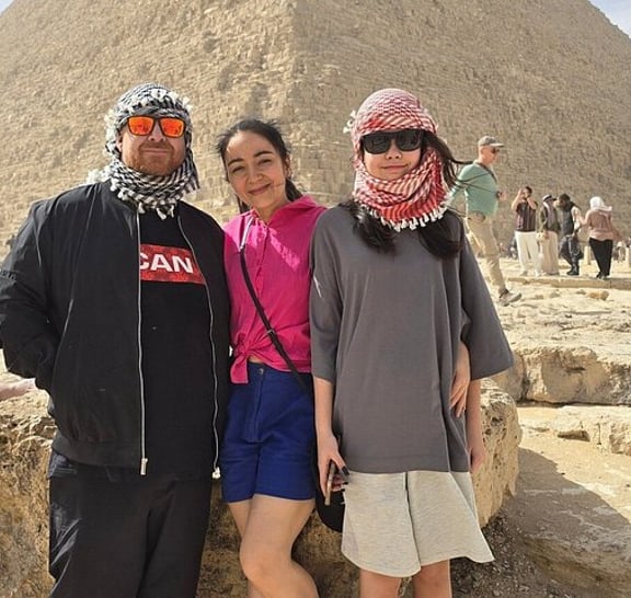 VIP Private Giza Pyramids Sphinx Saqqara and Memphis Tour
