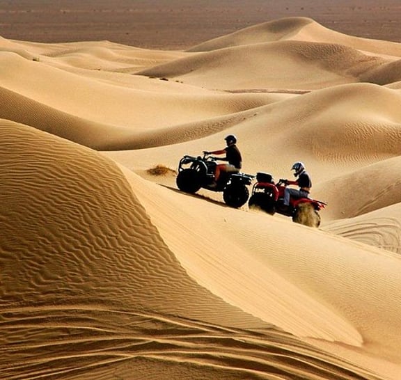 Dubai'de Akşam Yemeği ile Çöl Safarisi ATV Aktivitesi