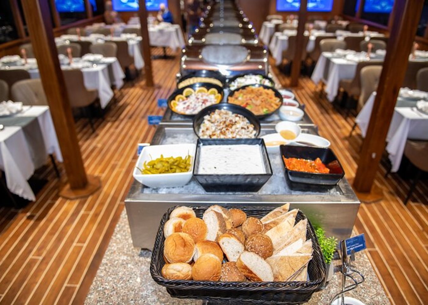 Dubai Marina, luksusowy rejs jachtem, kolacja, program rozrywkowy i otwarty bar - 8