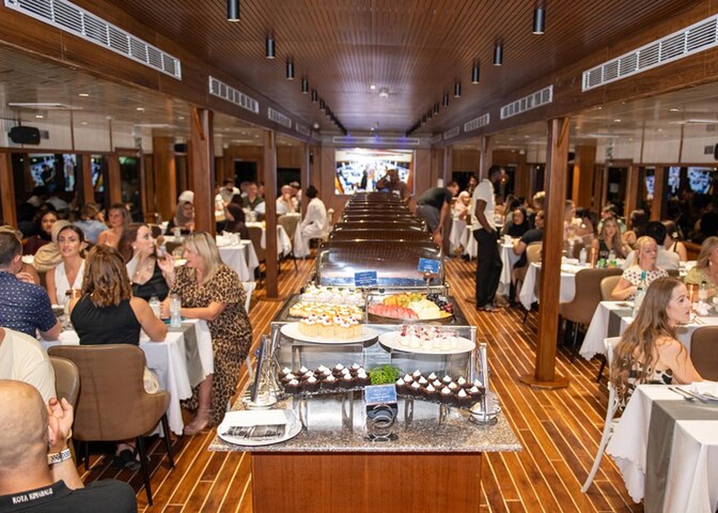 Dubai Marina, luksusowy rejs jachtem, kolacja, program rozrywkowy i otwarty bar - 9