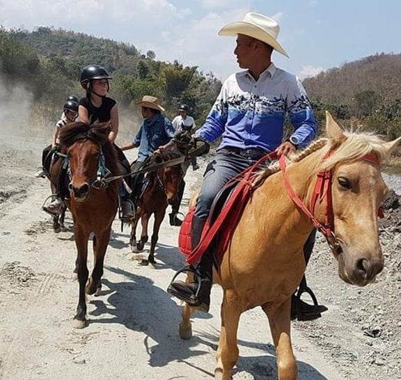 Horse Lesson+Riding+Wat Tonkwen wooden temple.Chiangmai