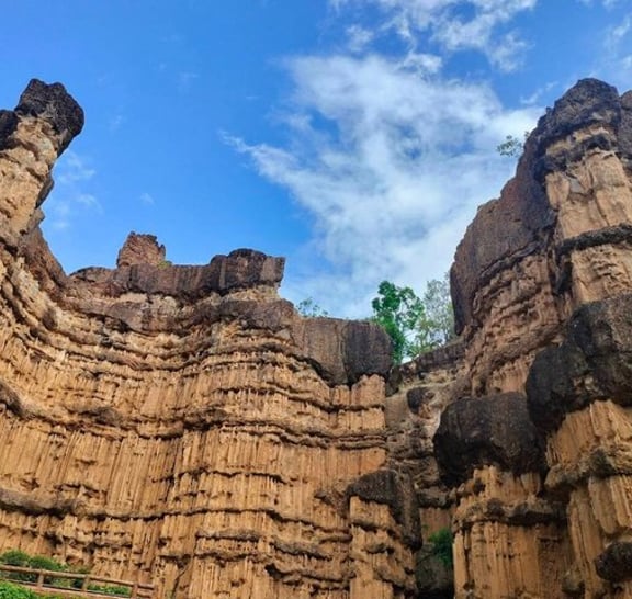 Beautiful trip through Pha Chor Canyon and crafts