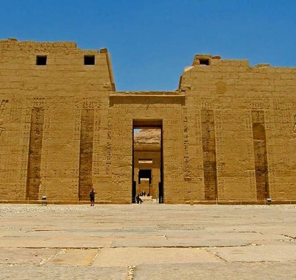 Luxor Day Tour: Habu Temple, Nobles Tombs, Deir El Madina And Dendera Temple