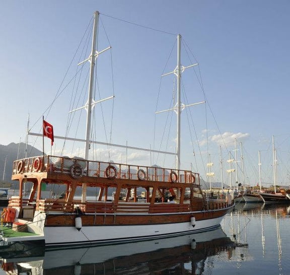 Antalya/Kemer: Relaxing Boat Trip with Swimming Stops