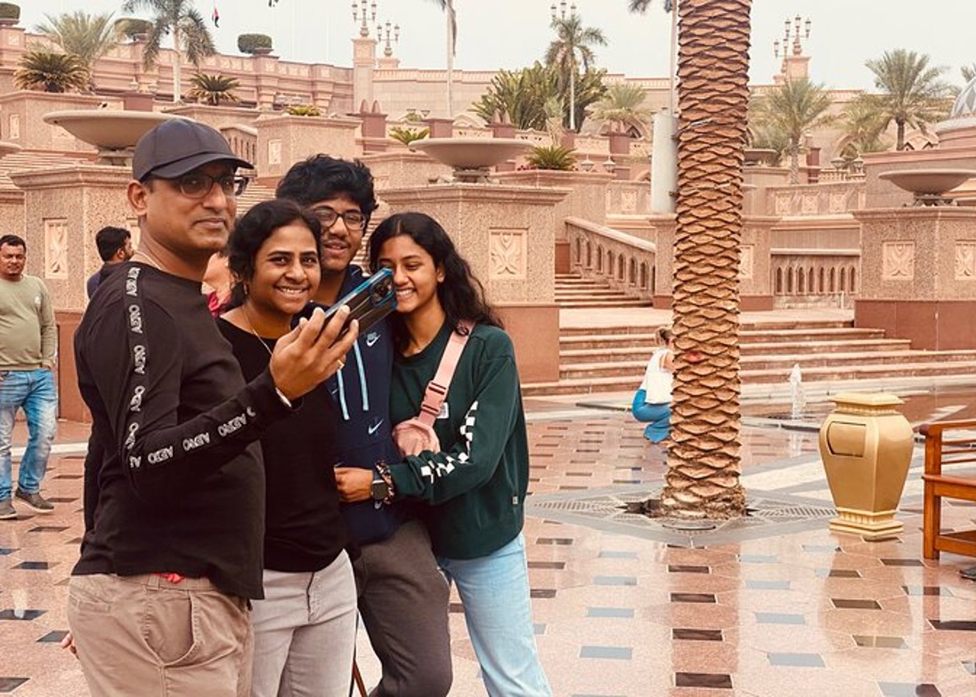 Abu Dhabi Half Day City Tour Sharing Experience - 13