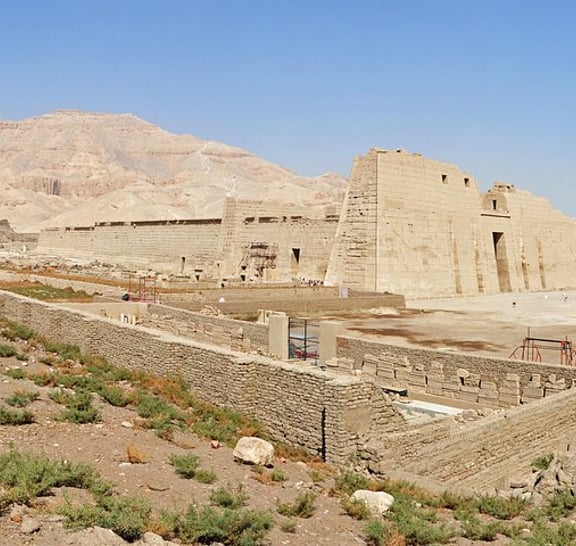 Luxor Day Tour: Habu Temple, Nobles Tombs, Deir El Madina And Dendera Temple