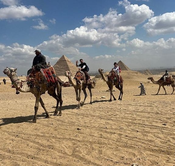 VIP Private Giza Pyramids Grand Egyptian Museum Tour with Lunch