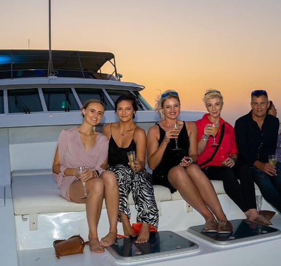 Dubai Marina Sunset Yacht Cruise with Drinks & Snacks