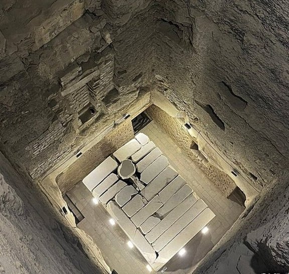 VIP Private Giza Pyramids Sphinx Saqqara and Memphis Tour