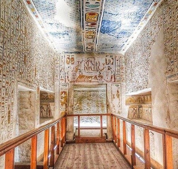 Luxor East and West Bank: Valley of the kings, Habu Temple,Karnak&Luxor Temples