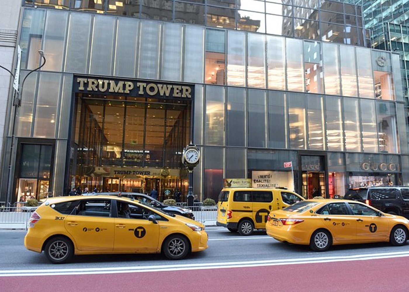 Donald Trump Buildings in NYC Private Walking Tour - 3