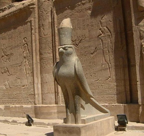 Luxor Day Trip to Edfu and Kom Ombo Temples by Car