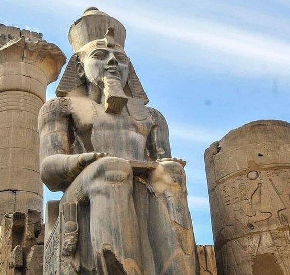 Amazing Luxor East and West Bank Guided Tour with Lunch From Luxor Airport/Hotel