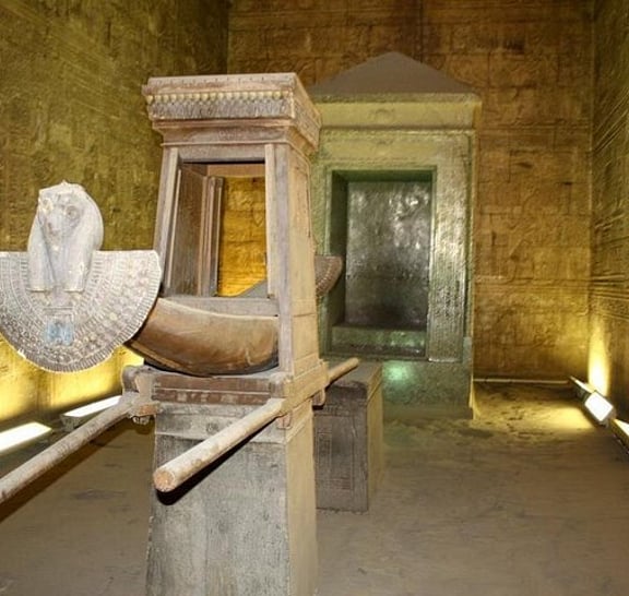 Luxor Day Trip to Edfu and Kom Ombo Temples by Car