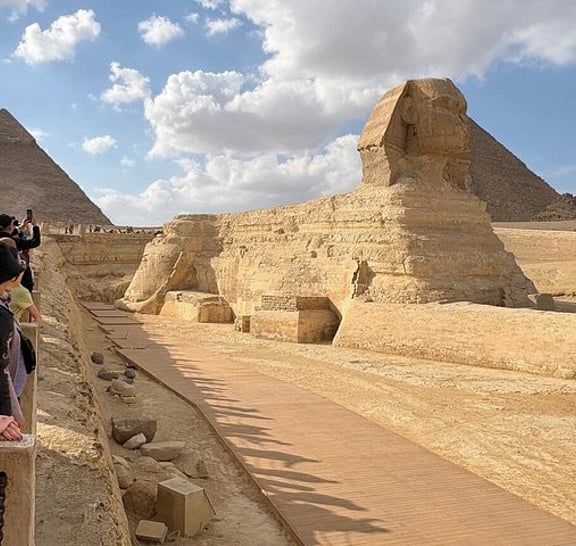 VIP Private Giza Pyramids Sphinx Saqqara and Memphis Tour