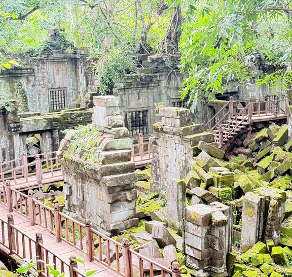 Private One Day Adventure to Beng Mealea and Kompong Khleang